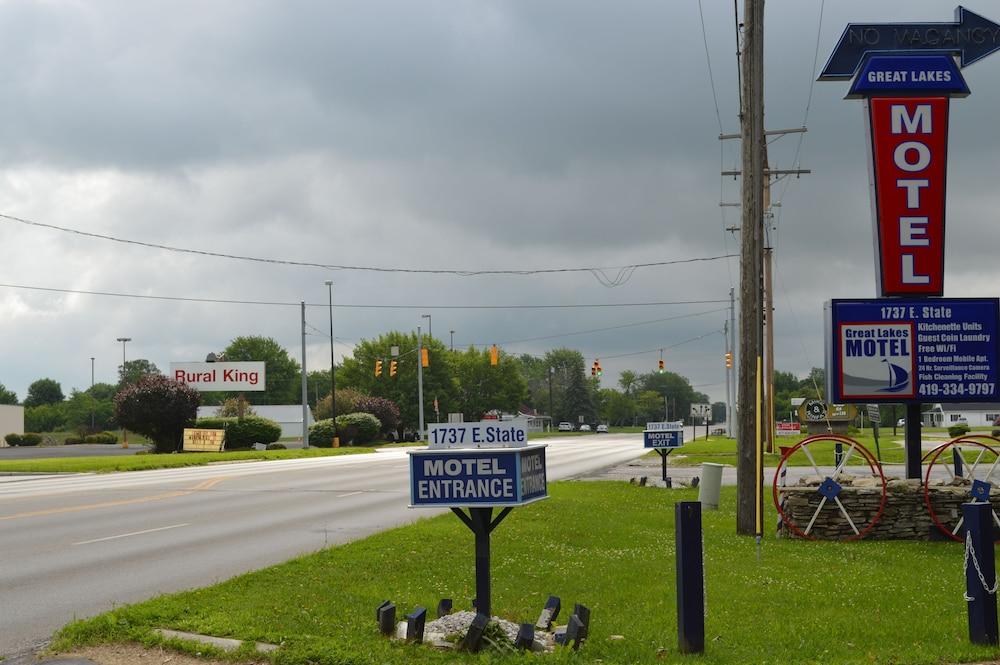 Great Lakes Motel photo 13