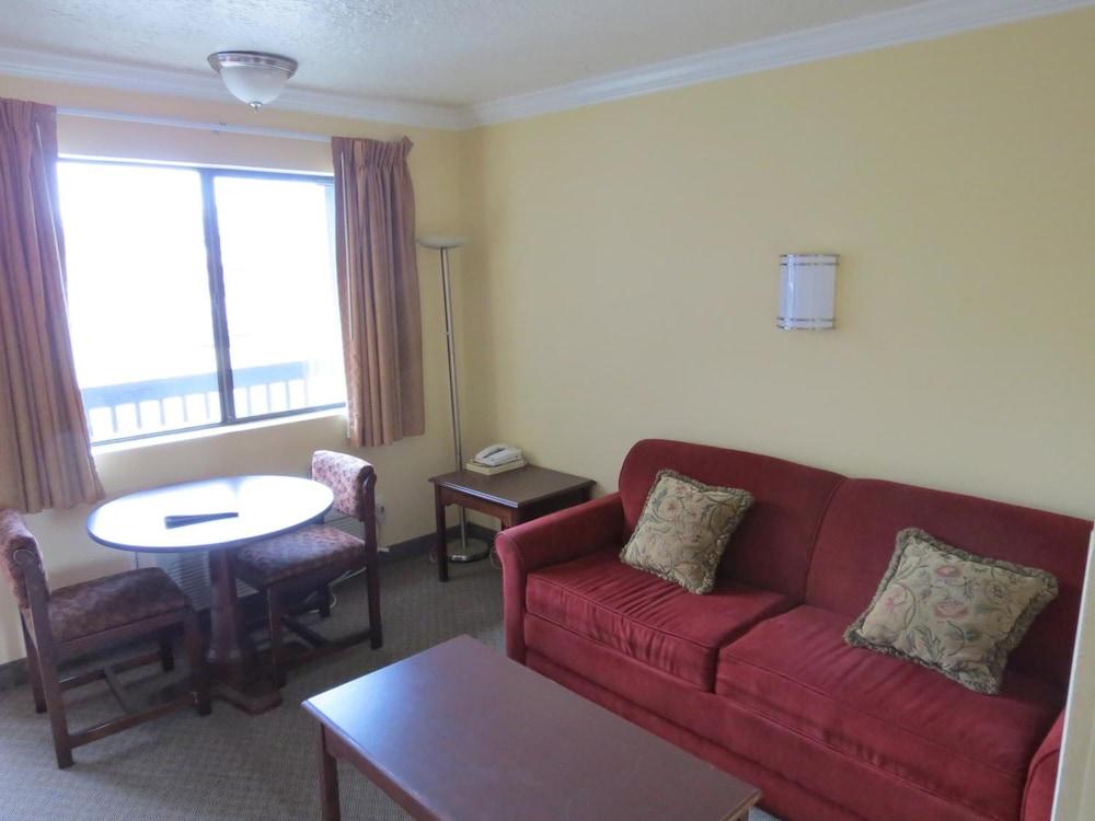 Western Royal Inn photo 10