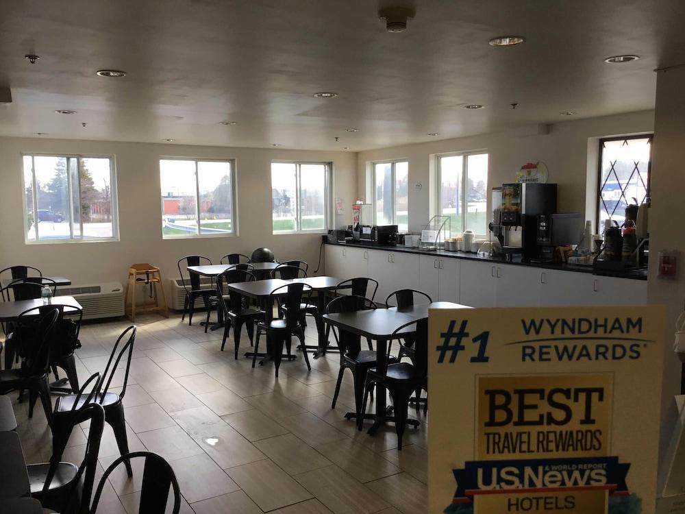 Super 8 by Wyndham Portland ME photo 22