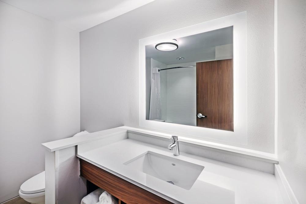 Holiday Inn Express & Suites Chanute by IHG photo 20