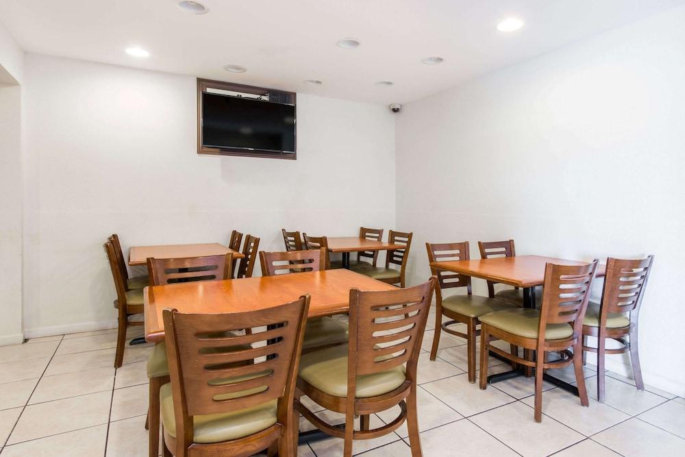 Knights Inn Gallup at 3208 W Hwy 66 photo 15