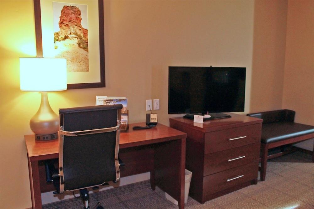 Heartland Inn and Suites photo 43
