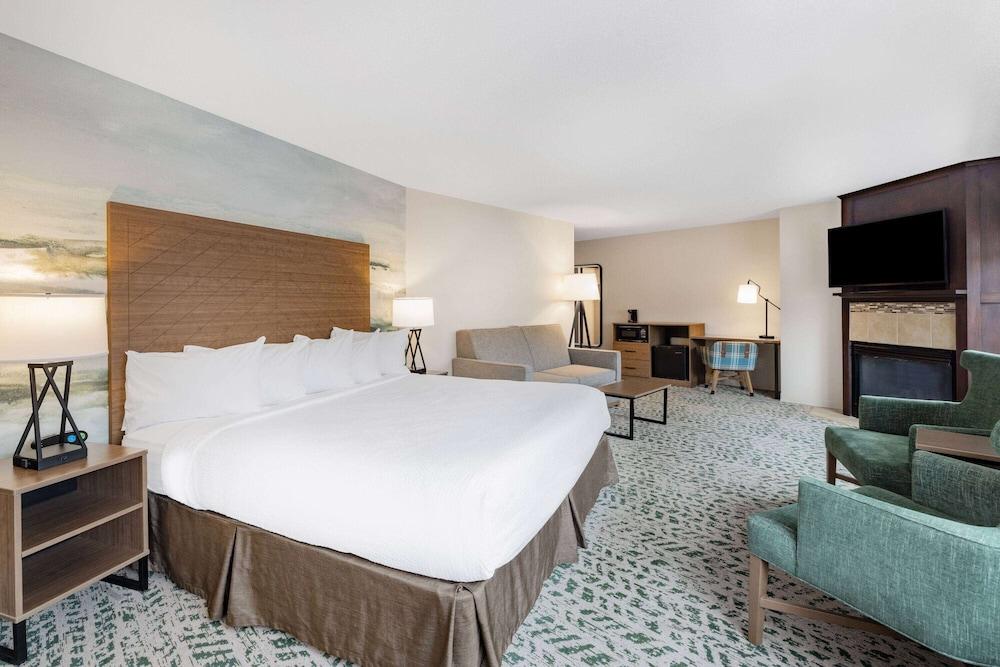 AmericInn by Wyndham Duluth South Black Woods Event Center photo 12