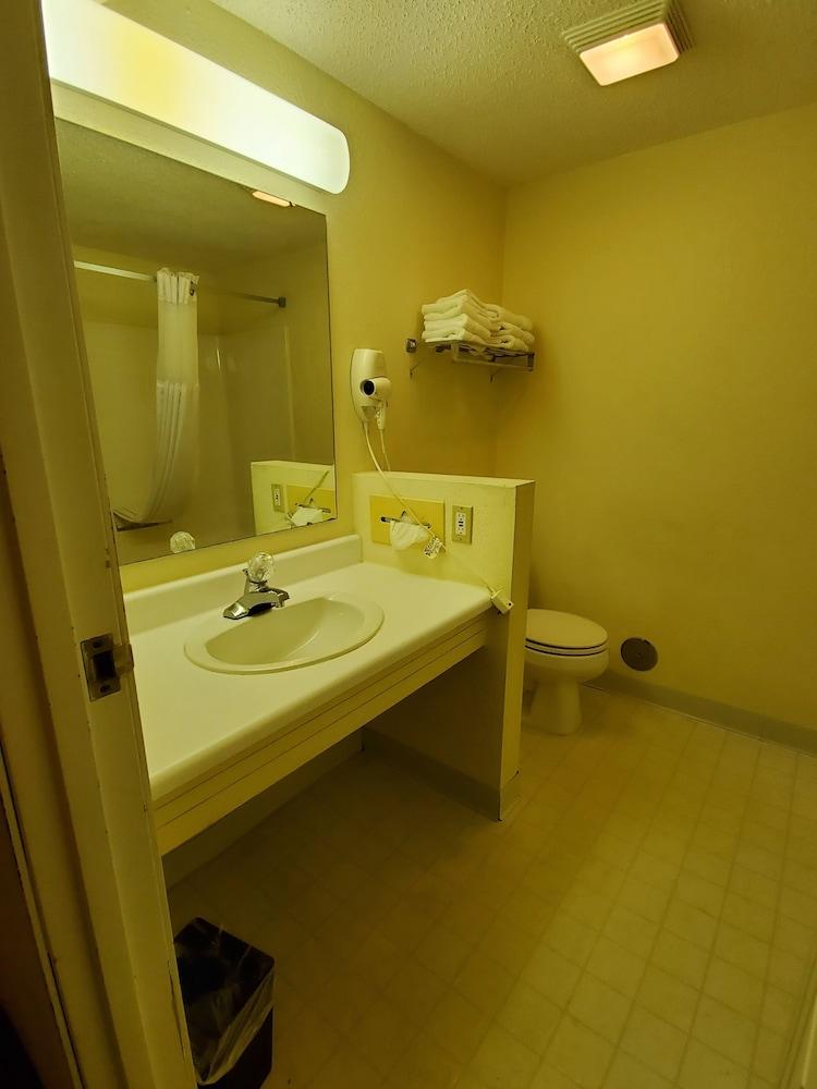 Voyager Inn photo 49