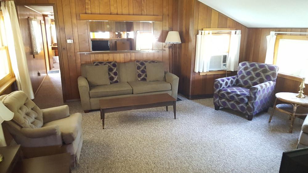 Riverbank Motel and Cabins photo 64