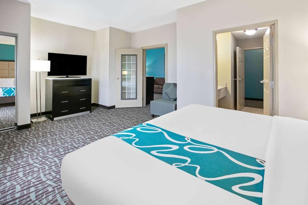 La Quinta Inn & Suites by Wyndham Paris photo 13