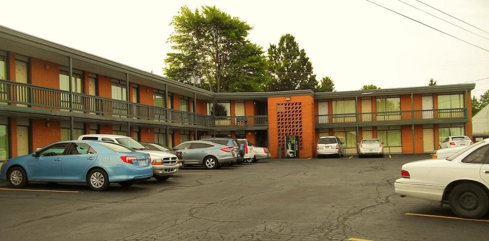 Royal Motel photo 15