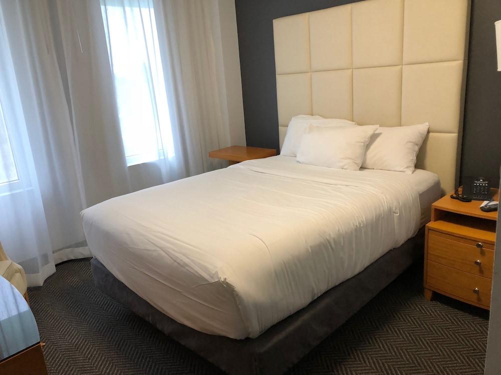 Streamline Hotel photo 44