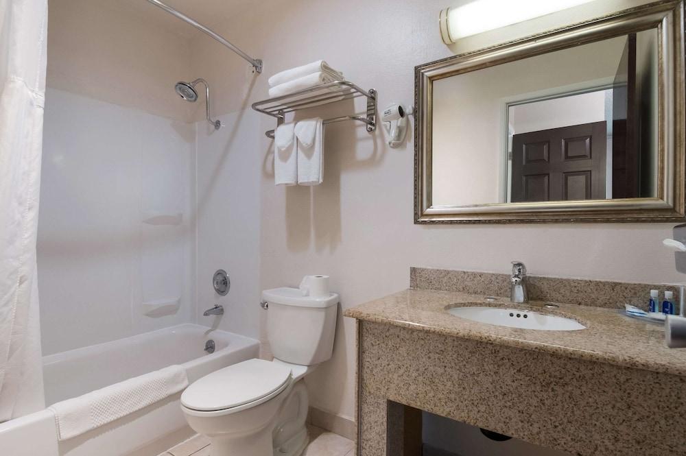 Rodeway Inn & Suites Portland West - Beaverton photo 3