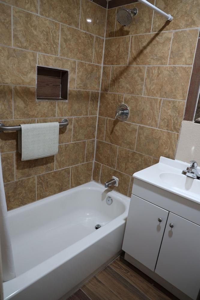 Budget Inn photo 12