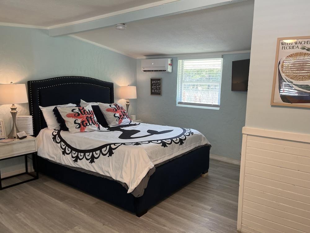 Neptune's Grotto Waterfront Retreat photo 16