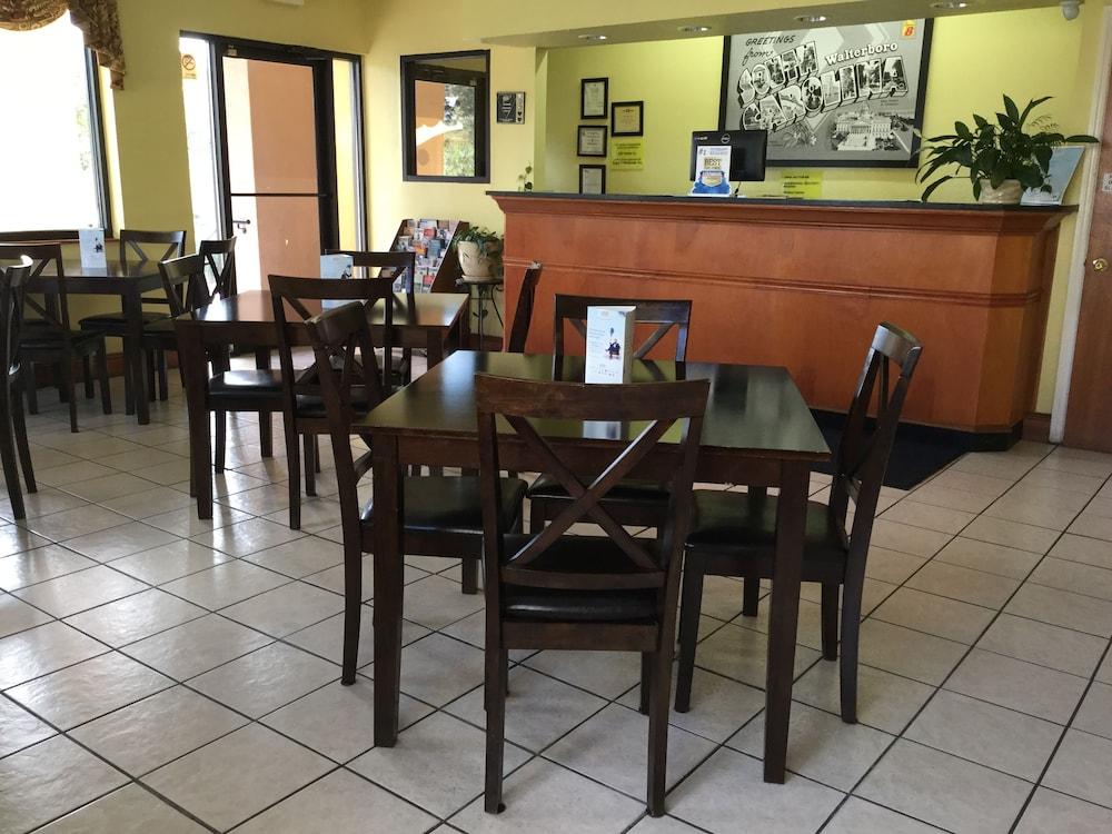 Super 8 by Wyndham Walterboro photo 3