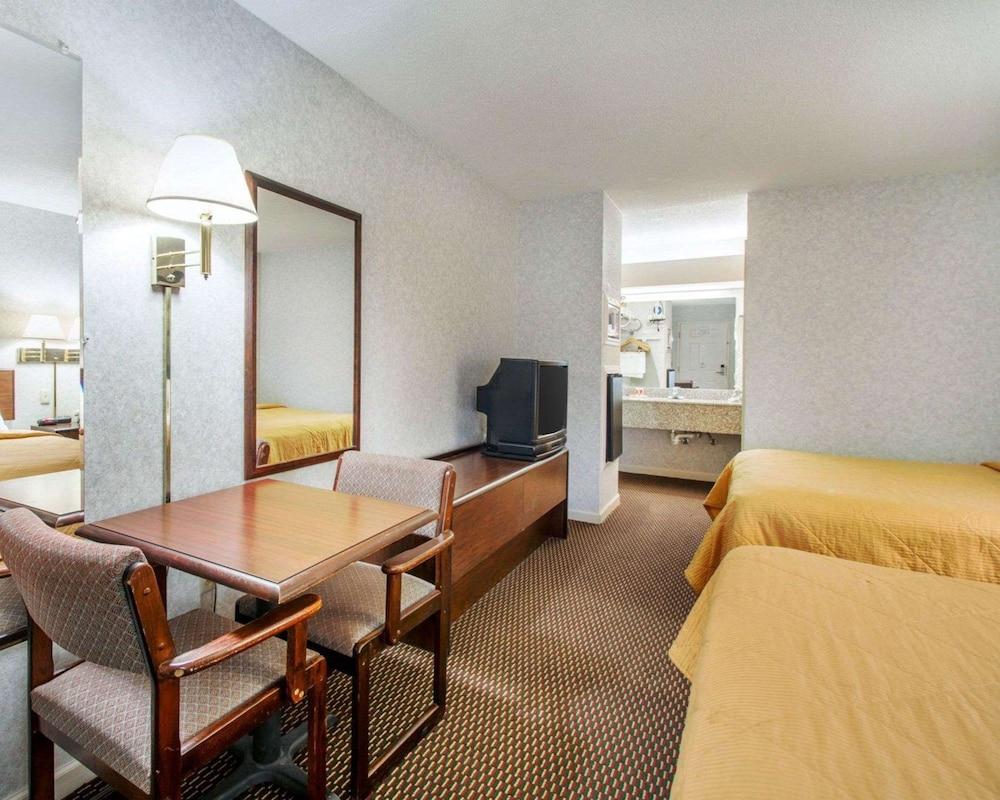 Econo Lodge Troy photo 40