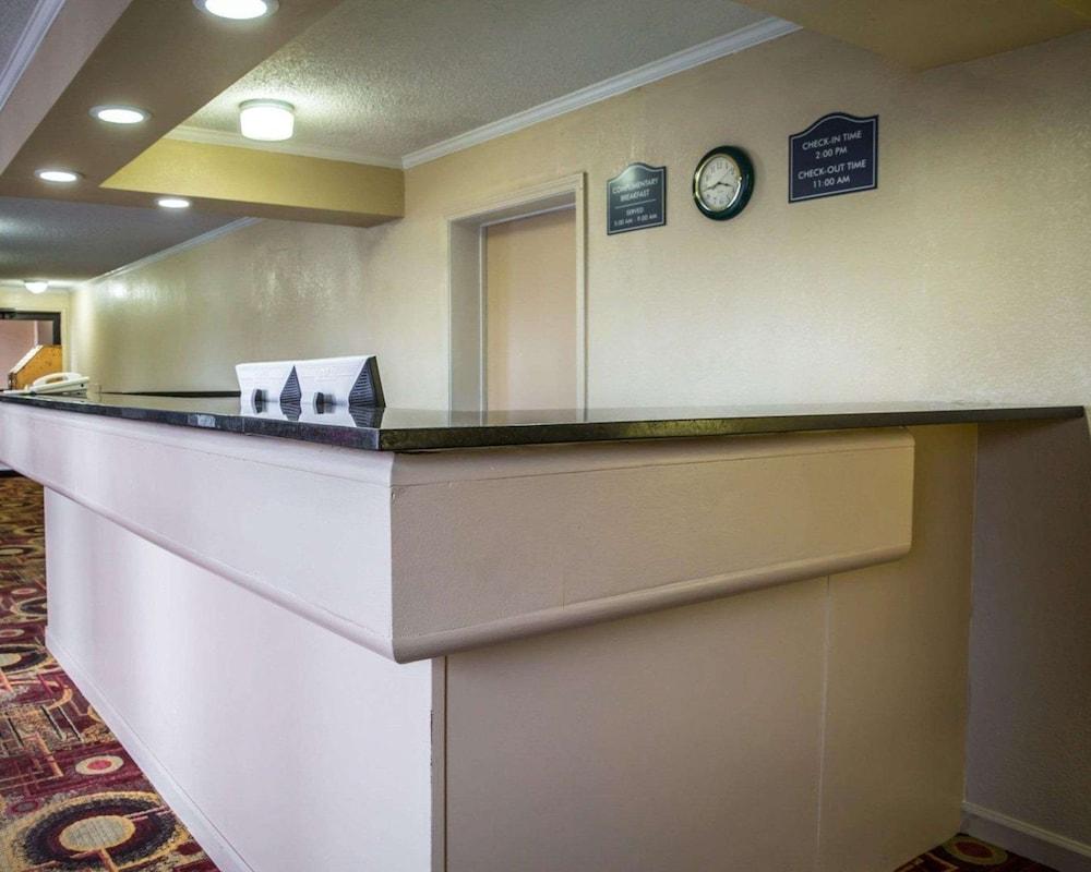Rodeway Inn & Suites Plymouth Hwy 64 photo 2