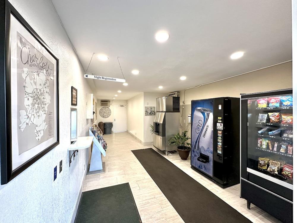 Royal Inn Charlotte Airport Hotel photo 12