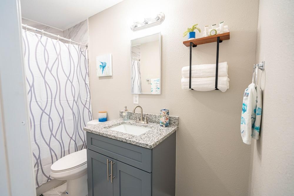 University Serenity Suites 14th photo 25