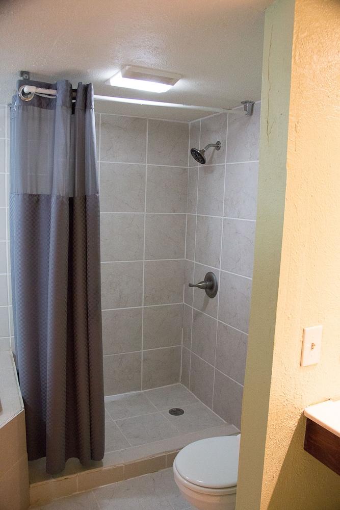 Cocomo Inn and Suites photo 8