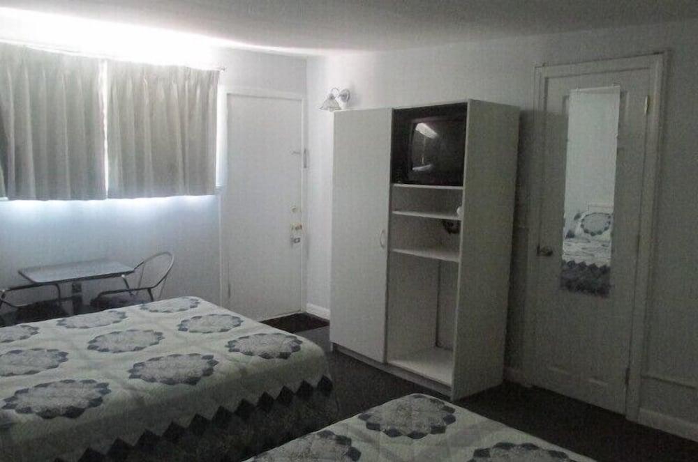 Country Squire Motel photo 7