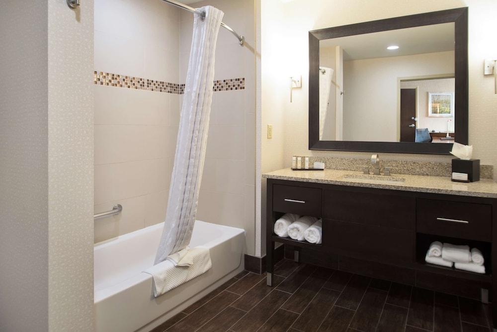 Embassy Suites by Hilton Fayetteville Fort Bragg photo 12