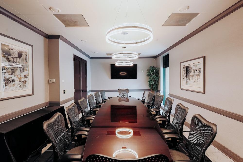 DoubleTree Suites by Hilton Htl & Conf Cntr Downers Grove photo 18