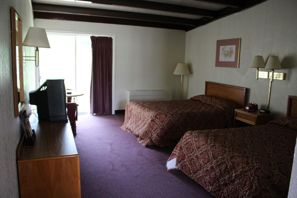 Hometown Inn Staunton photo 5