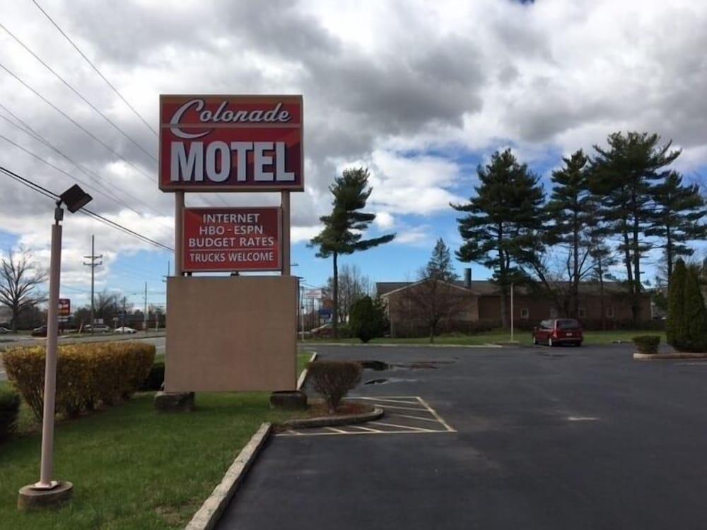 Colonade Motel photo 7