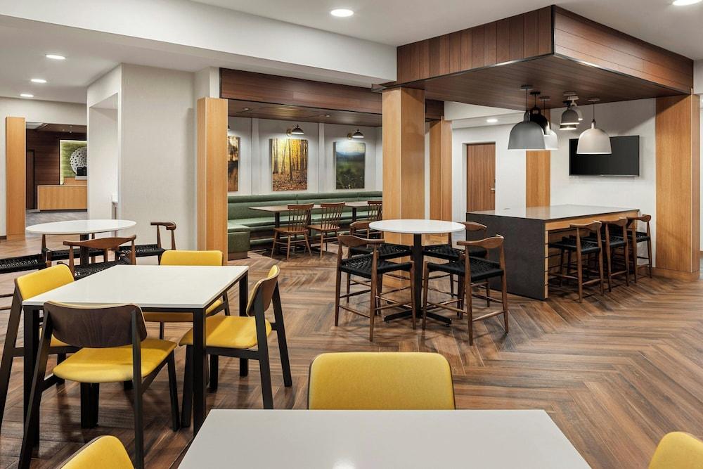 Fairfield Inn & Suites by Marriott Cedar Rapids North photo 33