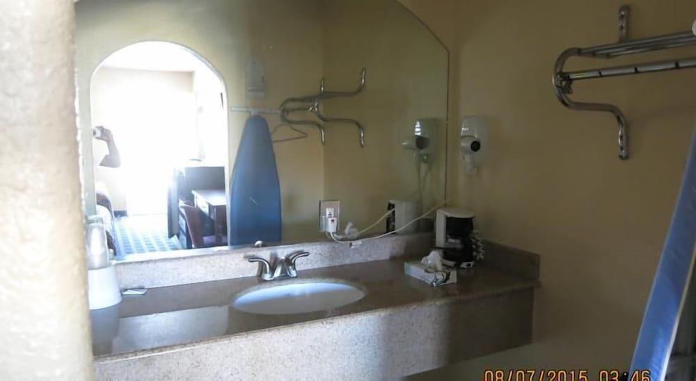 Taylor village inn and suites photo 20