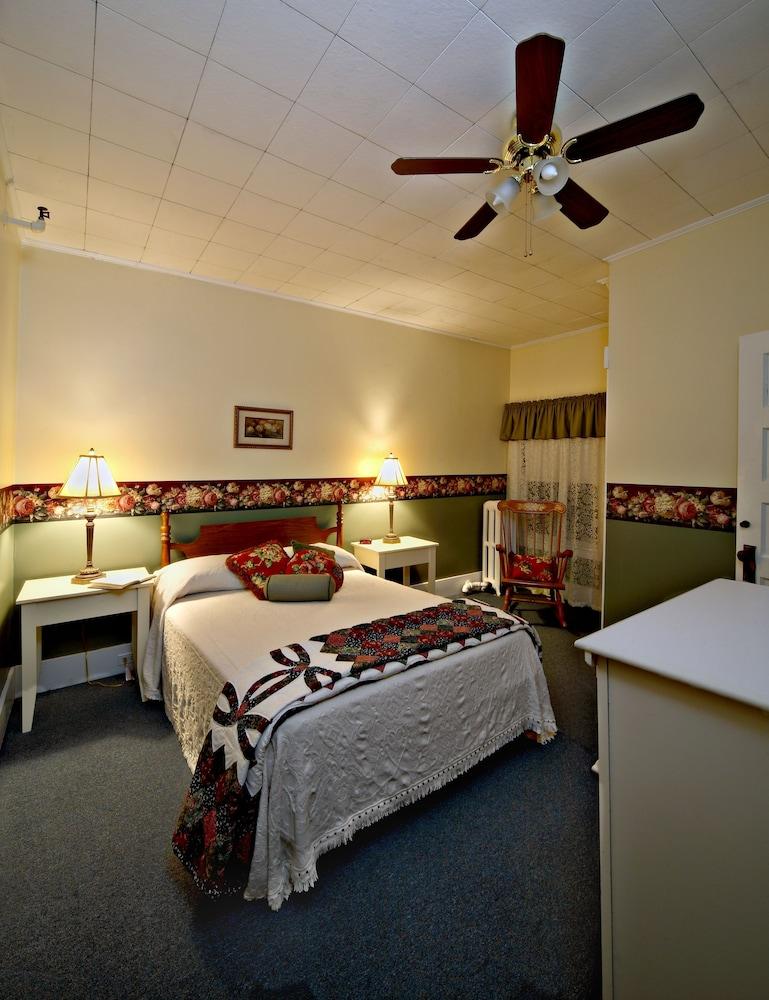 Fullerton Inn photo 6