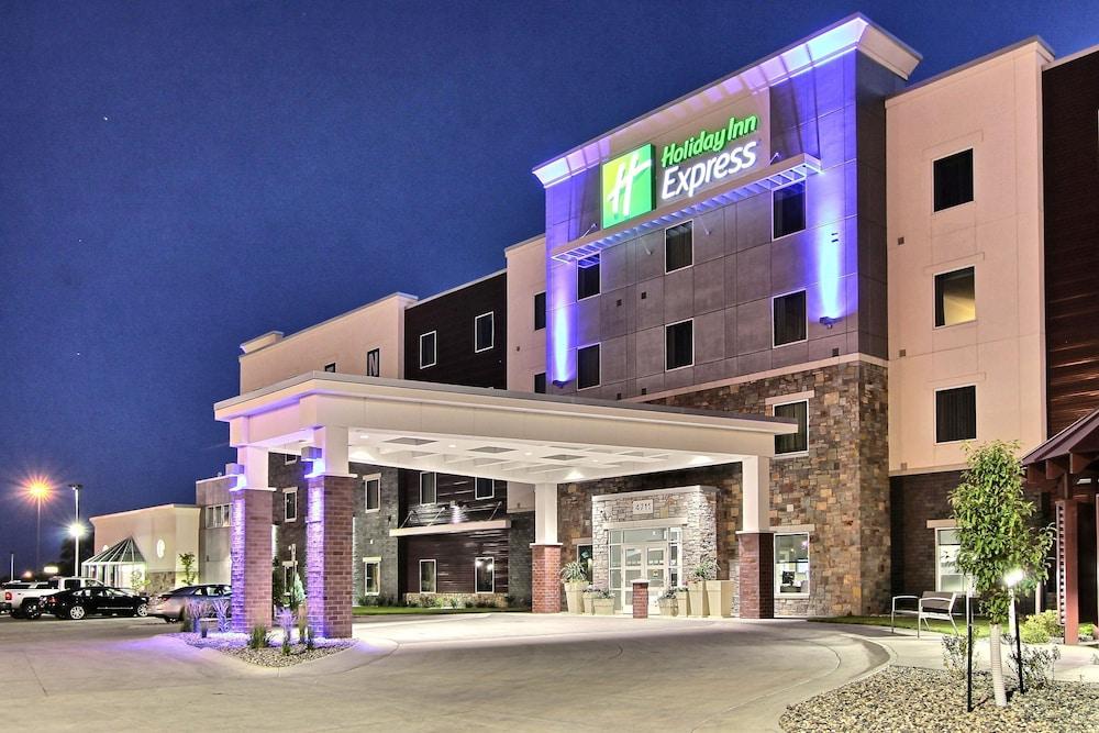 Holiday Inn Express Fargo SW - I-94 Medical Center by IHG photo 61