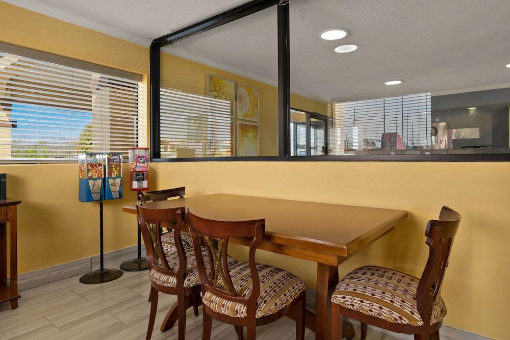 Quality Inn & Suites Dublin photo 38