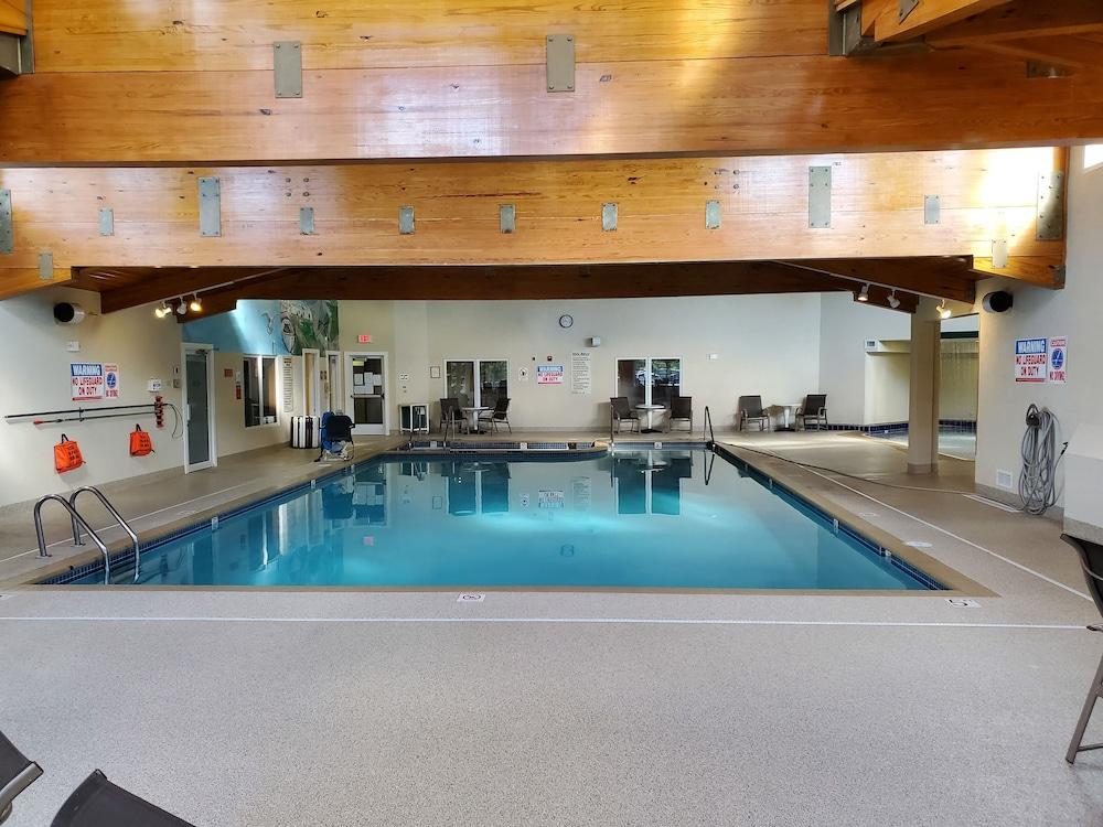 Bridgeport Waterfront Resort photo 69