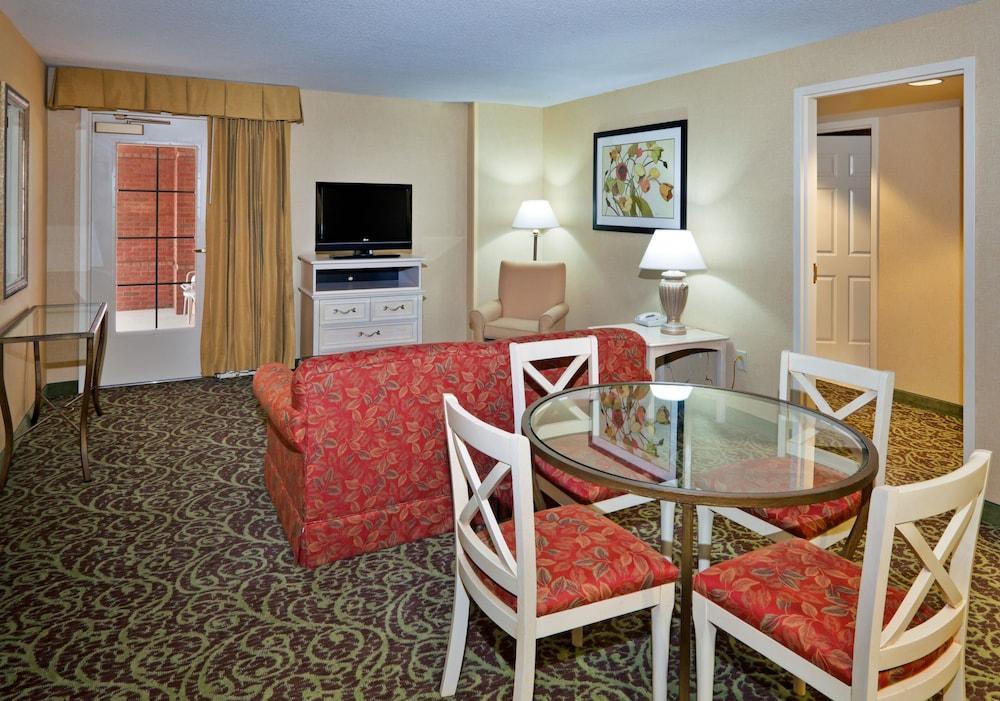 Holiday Inn Chantilly-Dulles Expo Center by IHG photo 12
