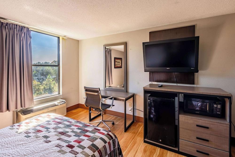Clarion Pointe photo 19