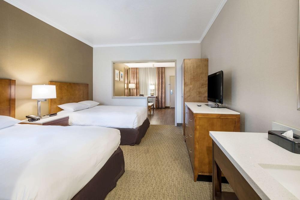 MainStay Suites John Wayne Airport by Choice Hotels photo 31