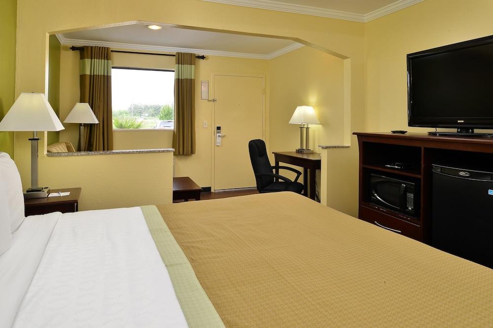 Americas Best Value Inn Winona photo 8