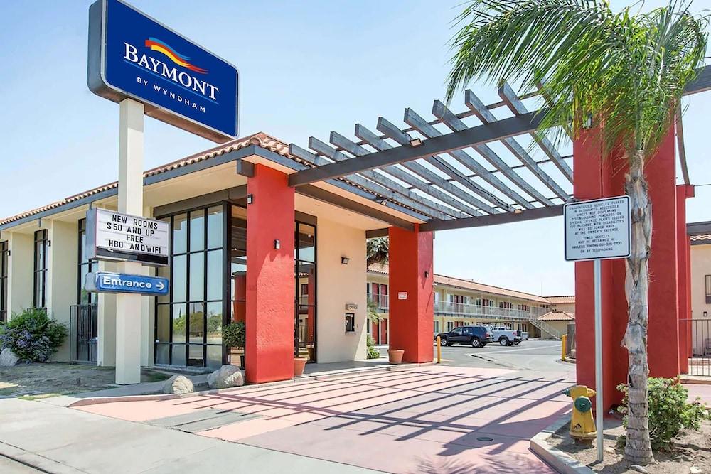 Baymont by Wyndham Bakersfield photo 11