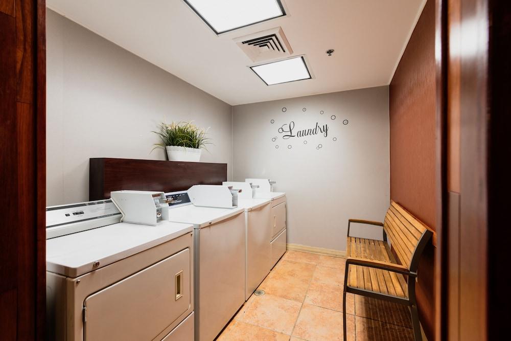 Crowne Plaza Newark Airport by IHG photo 14