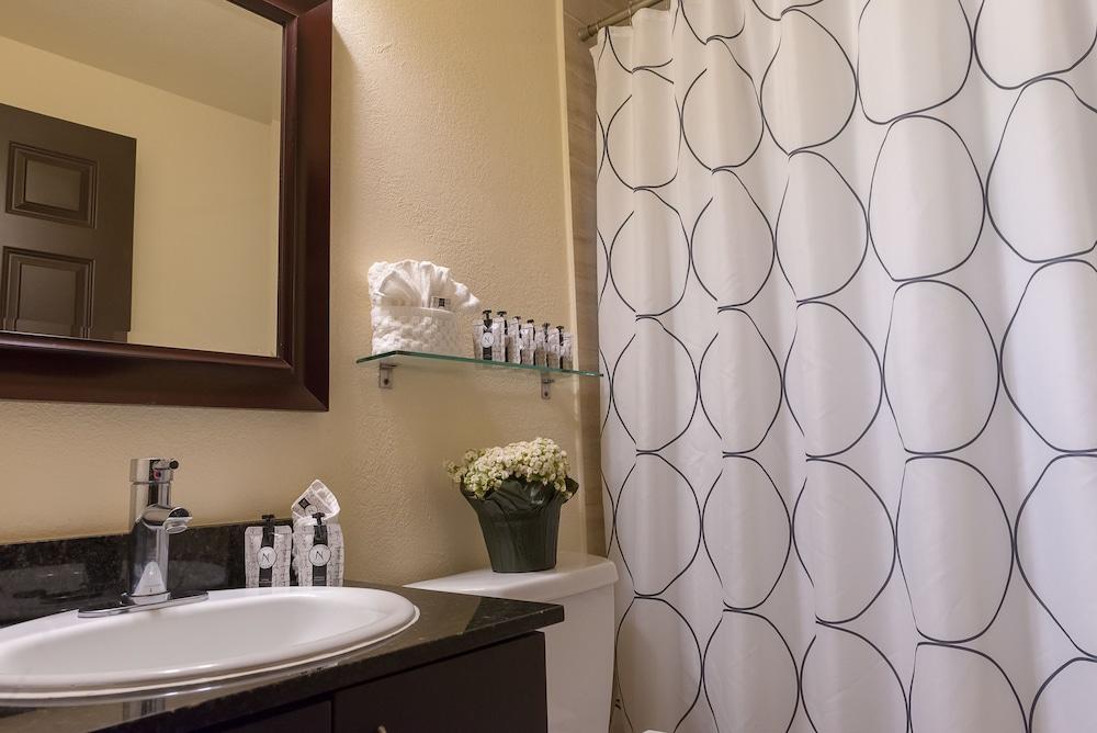 Tradewinds Apartment Hotel photo 19
