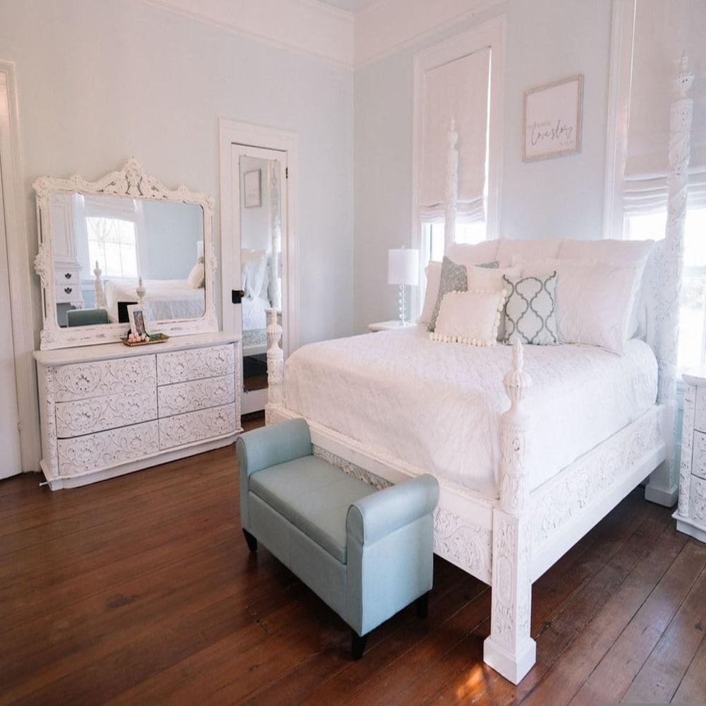 Historic Antebellum Manor photo 43