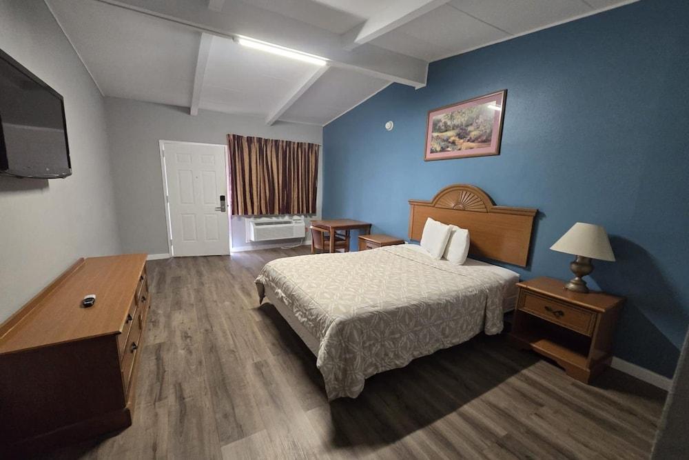 Luxury Inn & Suites and RV Park photo 7