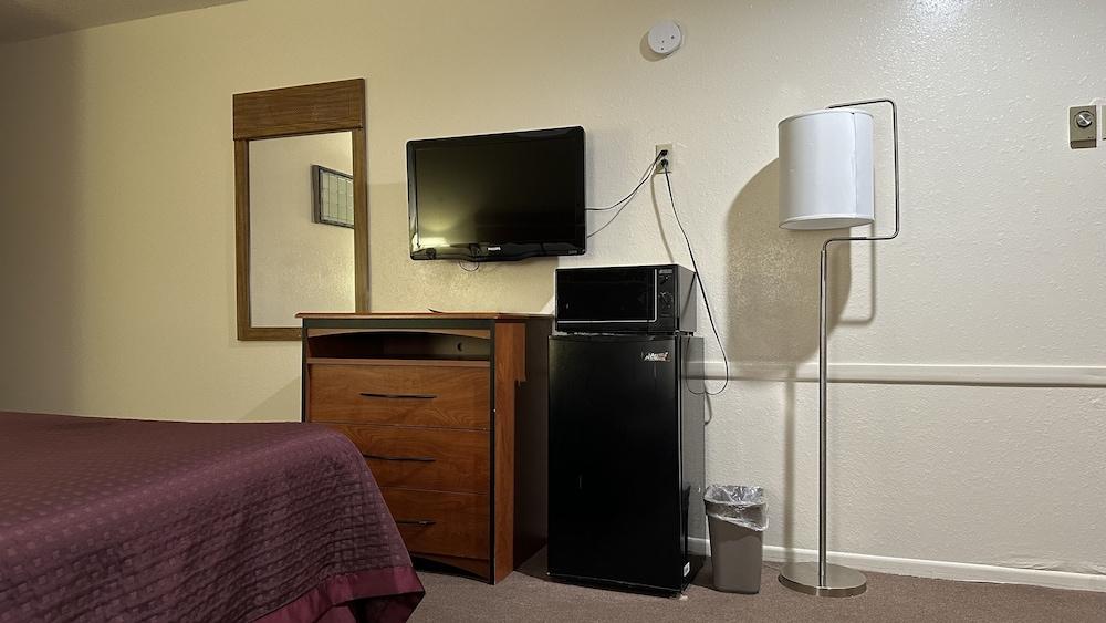 Economy Inn photo 14