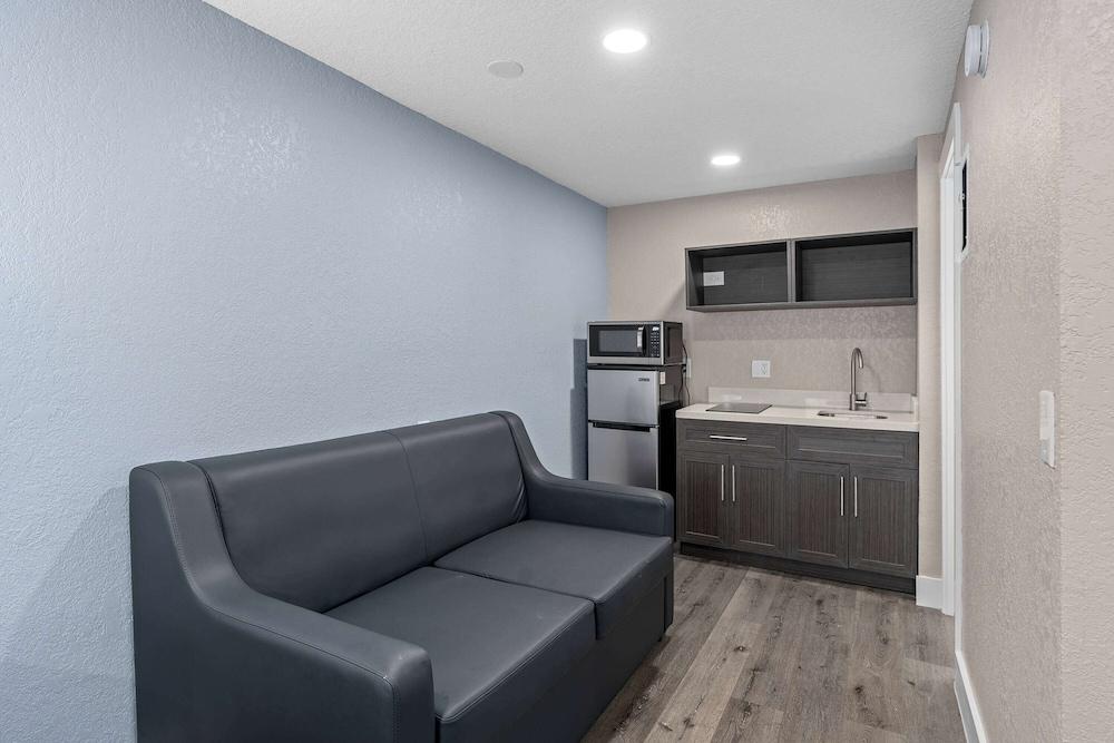 Super 8 by Wyndham Kissimmee/Orlando photo 23
