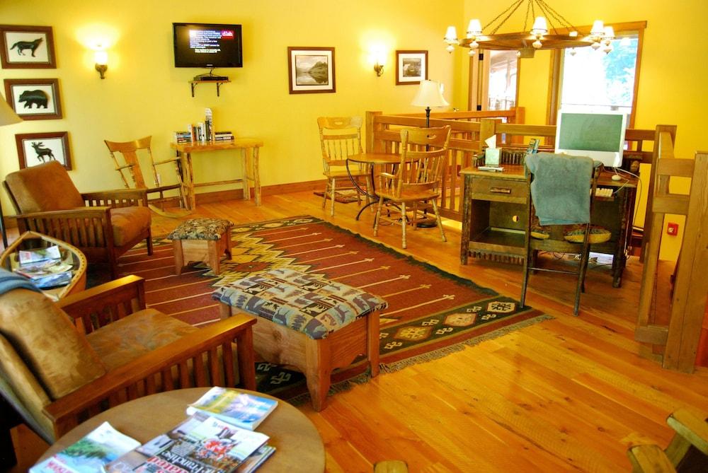 Glacier Guides Lodge photo 35