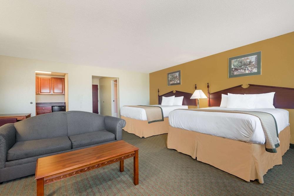 Days Inn by Wyndham Norton photo 6