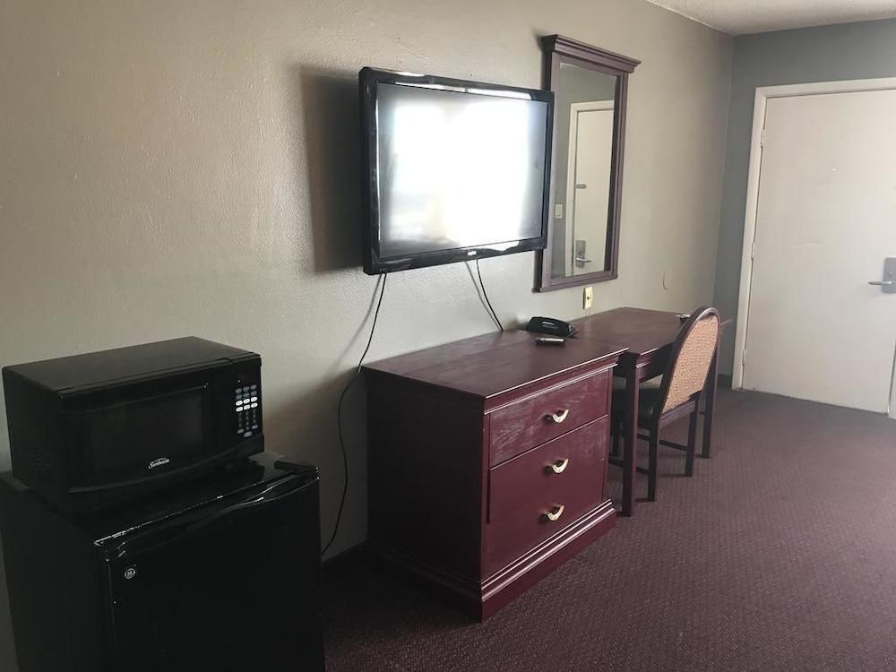 Express Inn - Bay City photo 2