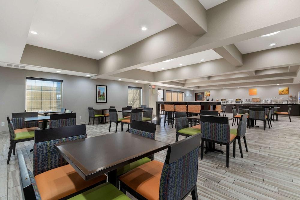 Comfort Inn and Suites Near Medical Center photo 33