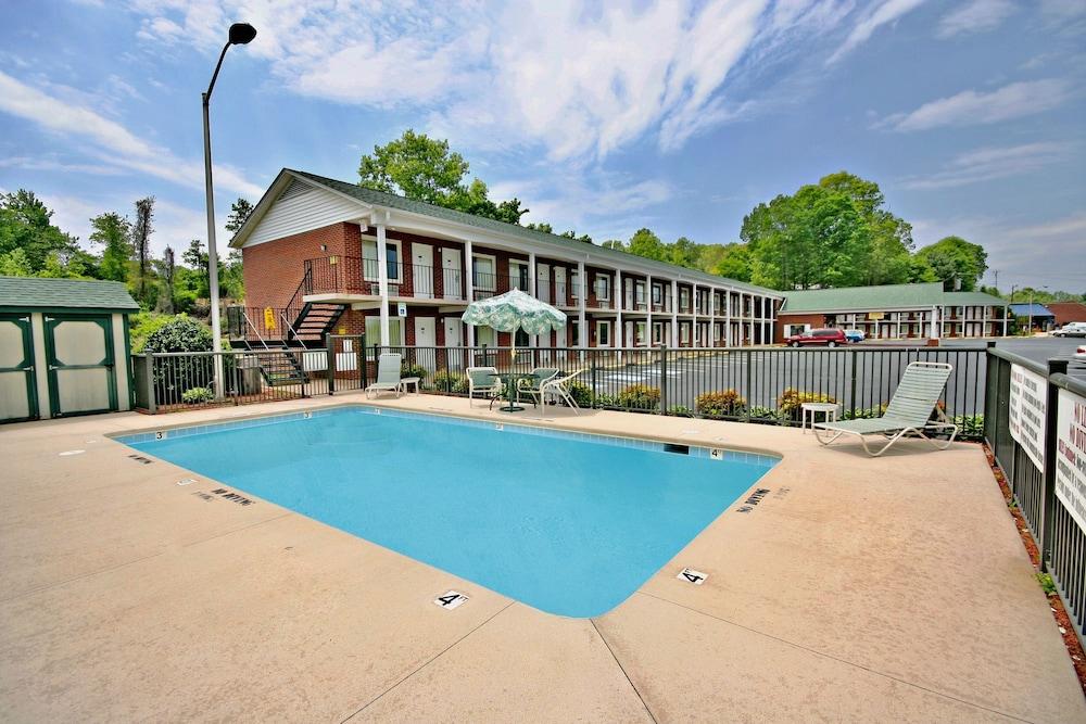 Hamilton Inn Jonesville NC photo 33