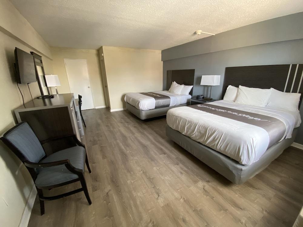 Red Carpet Inn & Suites photo 42