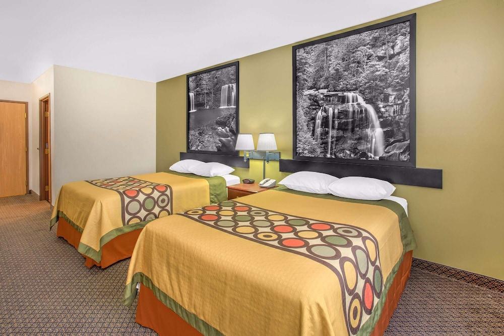 Super 8 by Wyndham Galva photo 10